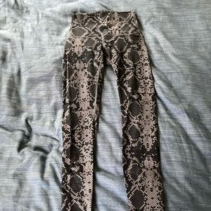 Lululemon snakeprint leggings size 4